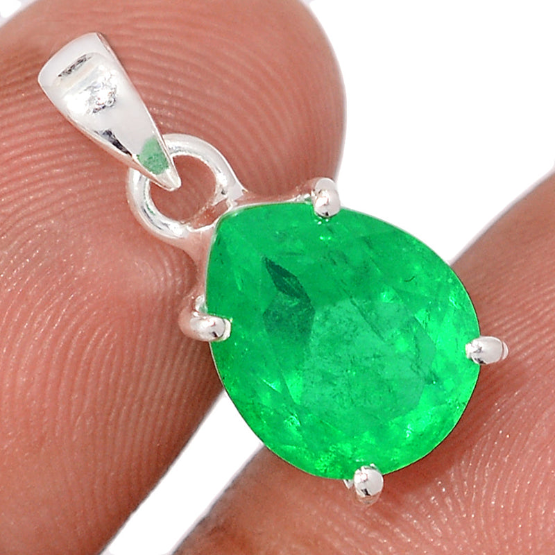 0.8" Claw - Treated Emerald Natural Crystal Quartz Pendants - ECQP1