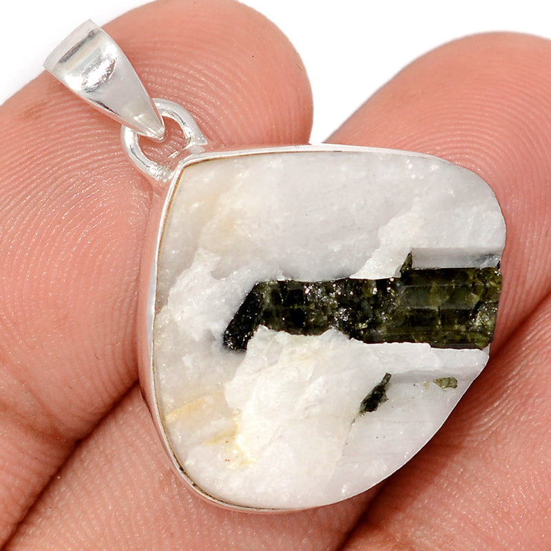 1.2" Green Tourmaline In Quartz Pendants - GEQP283