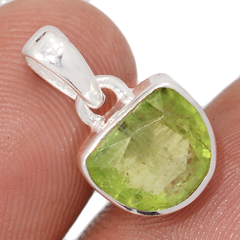 0.6" Green Kyanite Faceted Pendants - GKFP385