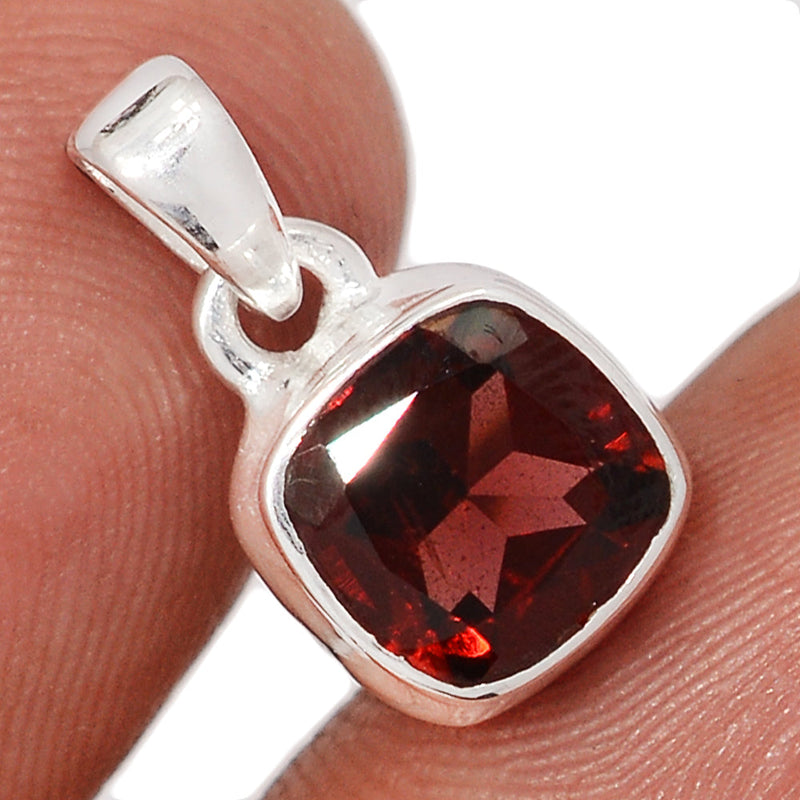 0.7" Garnet Faceted Pendants - GNFP451