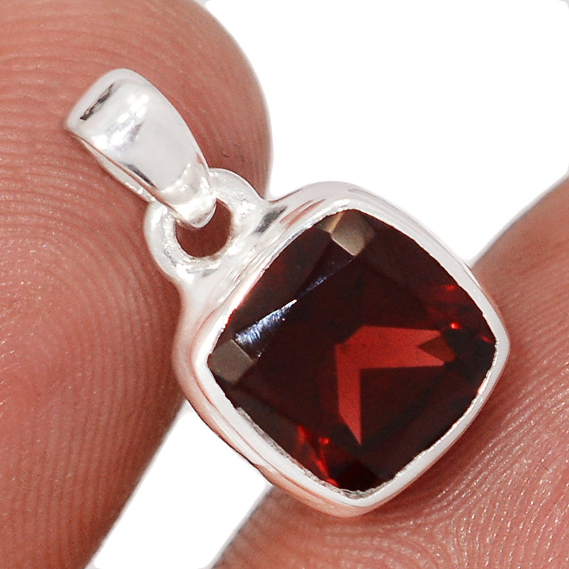 0.7" Garnet Faceted Pendants - GNFP457