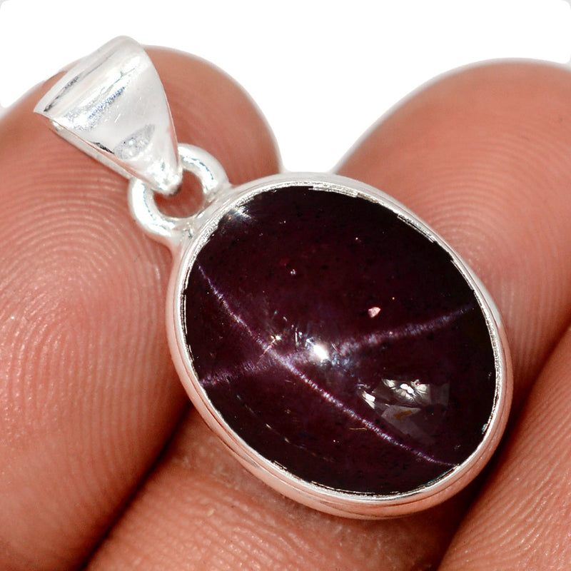 1.1" Garnet Star Pendants - GSTP489