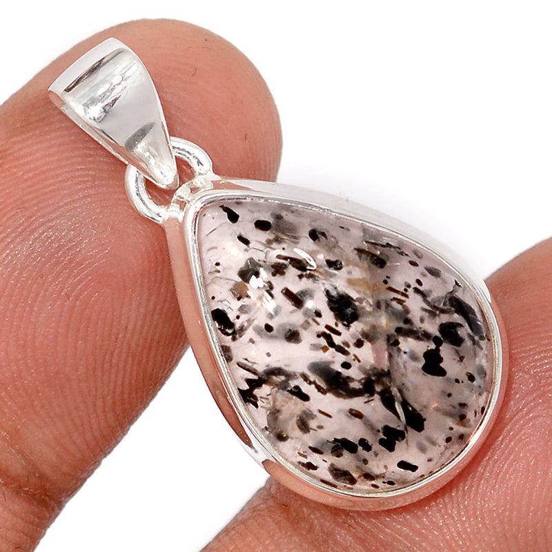 1.2" Hematite In Quartz Pendants - HIQP81