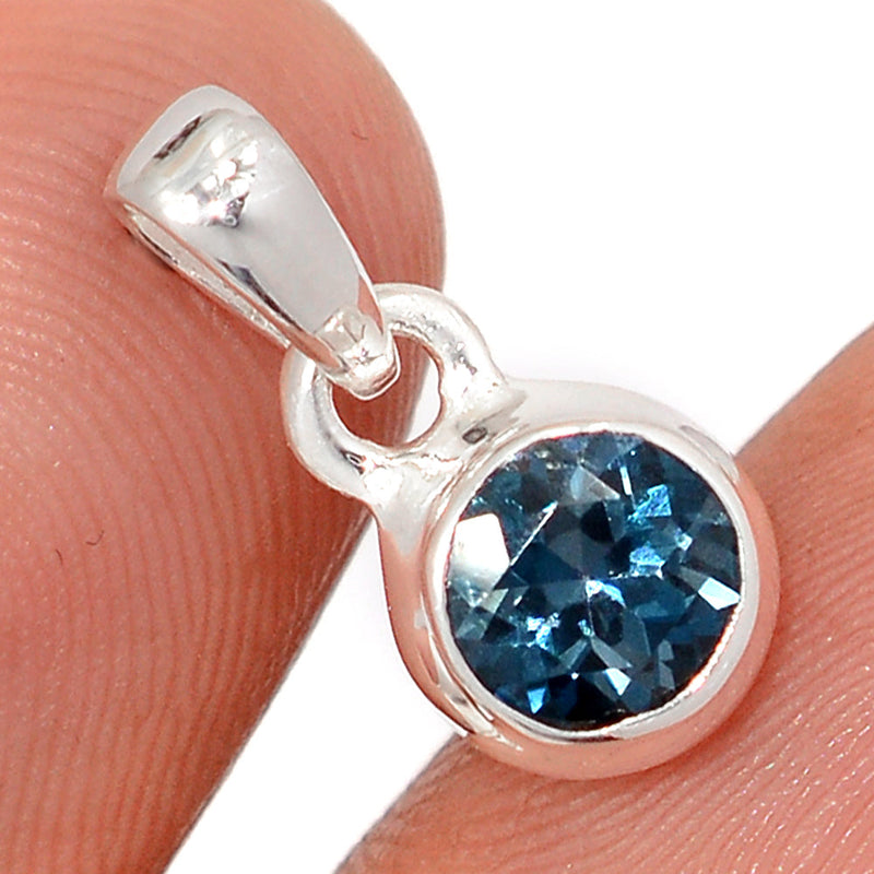 0.6" London Blue Topaz Pendants - LBTP122