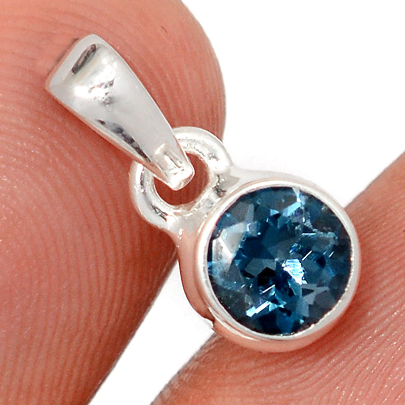 0.6" London Blue Topaz Pendants - LBTP125