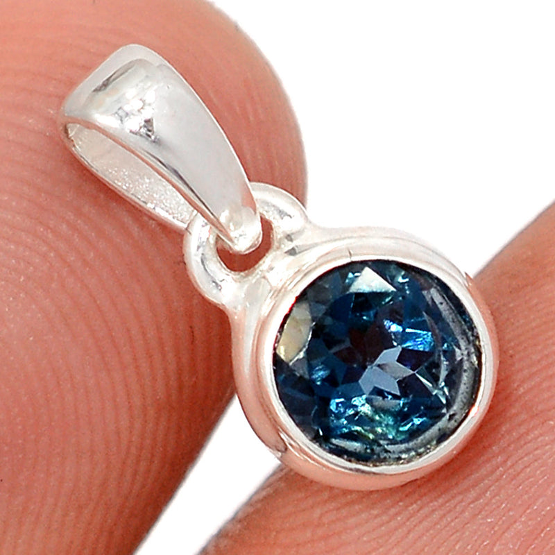 0.6" London Blue Topaz Pendants - LBTP132