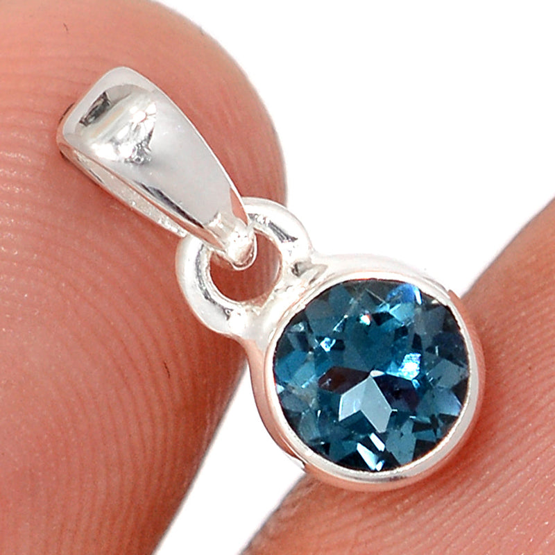 0.6" London Blue Topaz Pendants - LBTP133
