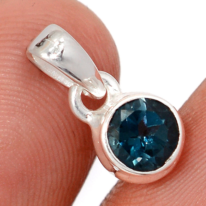 0.6" London Blue Topaz Pendants - LBTP134