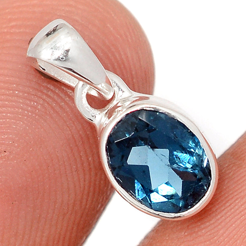 0.6" London Blue Topaz Pendants - LBTP136