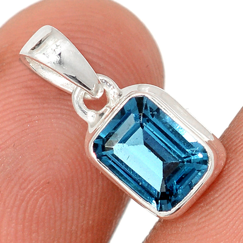 0.7" London Blue Topaz Pendants - LBTP47