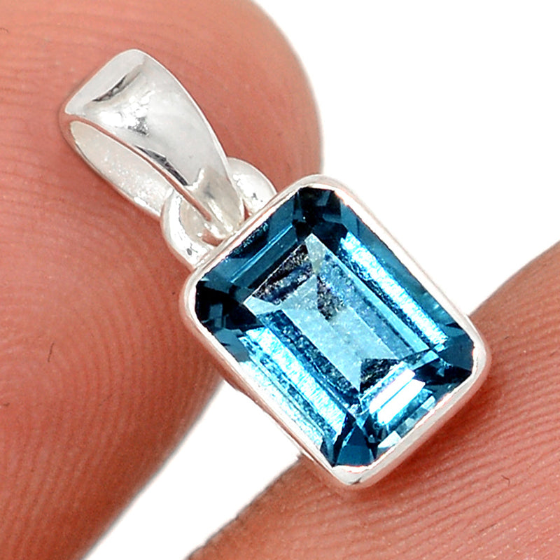 0.6" London Blue Topaz Pendants - LBTP48