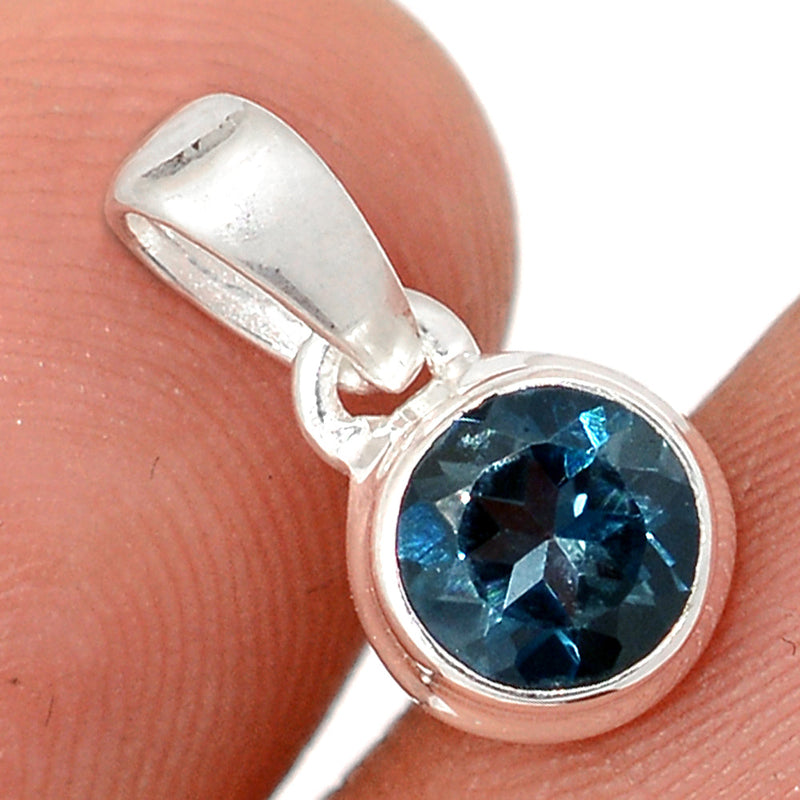 0.6" London Blue Topaz Pendants - LBTP55
