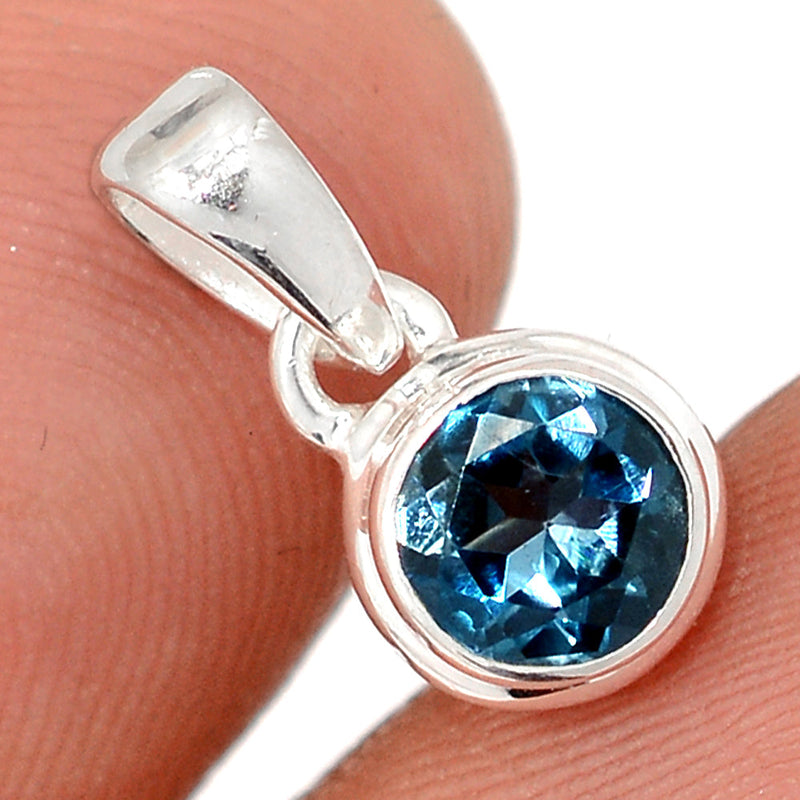 0.6" London Blue Topaz Pendants - LBTP56