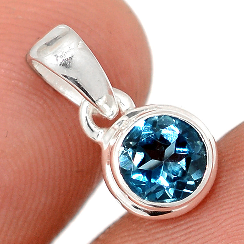 0.6" London Blue Topaz Pendants - LBTP57