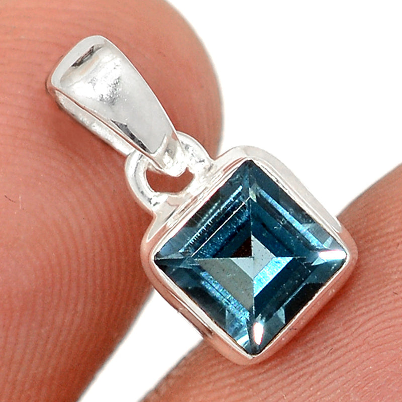 0.6" London Blue Topaz Pendants - LBTP67