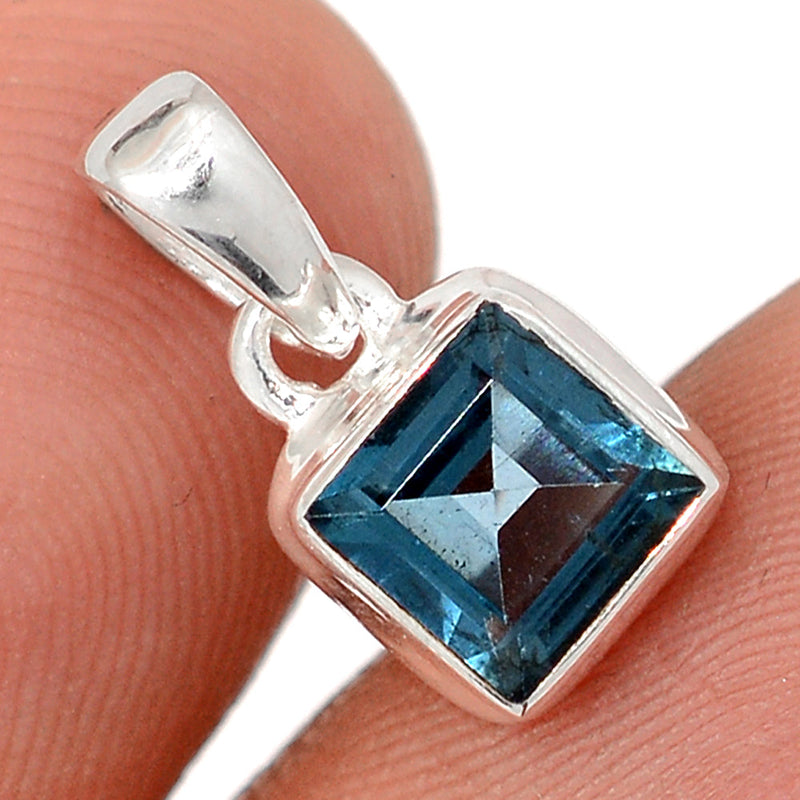 0.6" London Blue Topaz Pendants - LBTP70