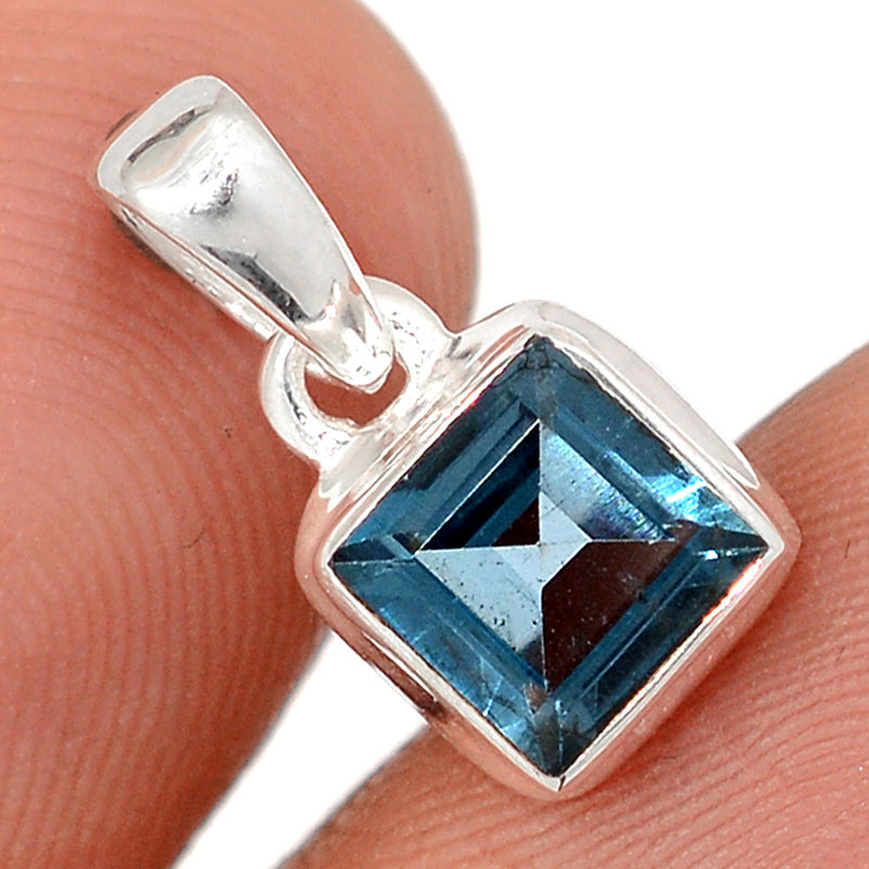 0.6" London Blue Topaz Pendants - LBTP71