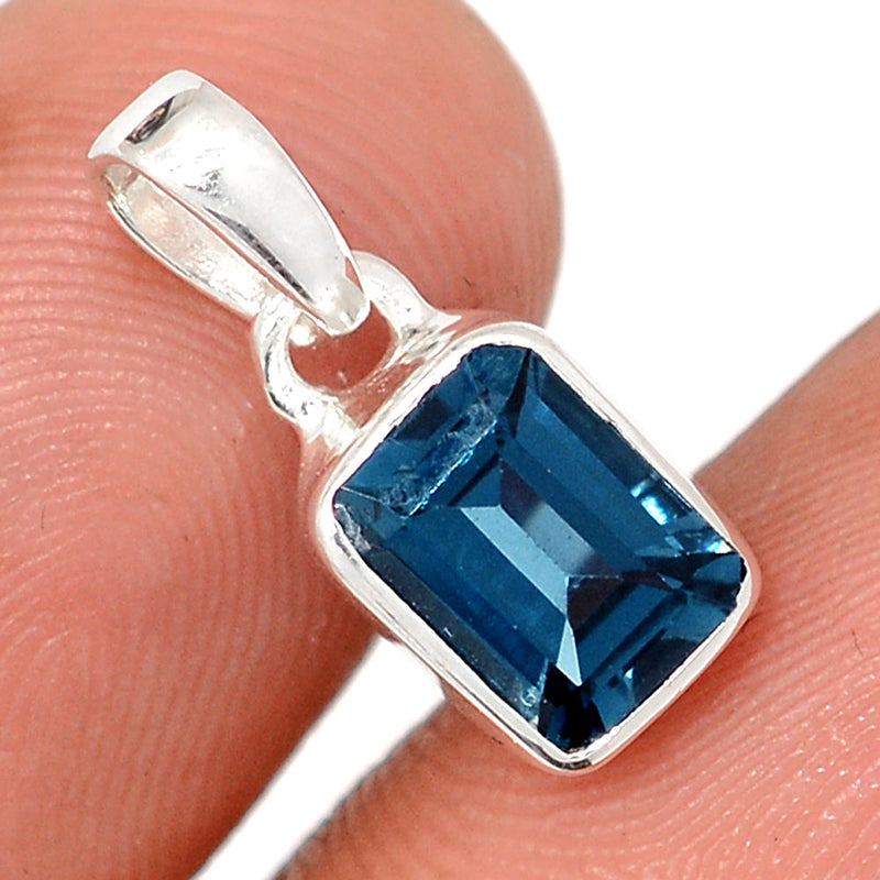 0.7" London Blue Topaz Pendants - LBTP91