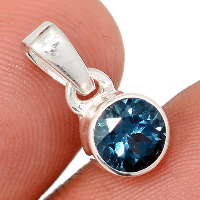 0.6" London Blue Topaz Pendants - LBTP95