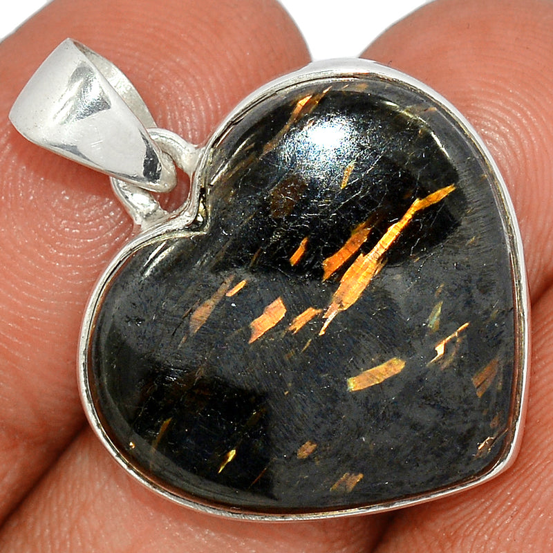 1.3" Heart - Nuummite Pendants - NUMP343