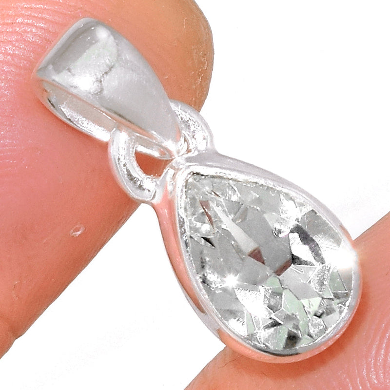 0.7" Natural White Topaz Pendants - NWTP137