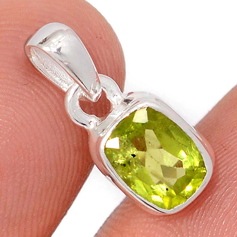 0.6" Peridot Pendants - PDTP627