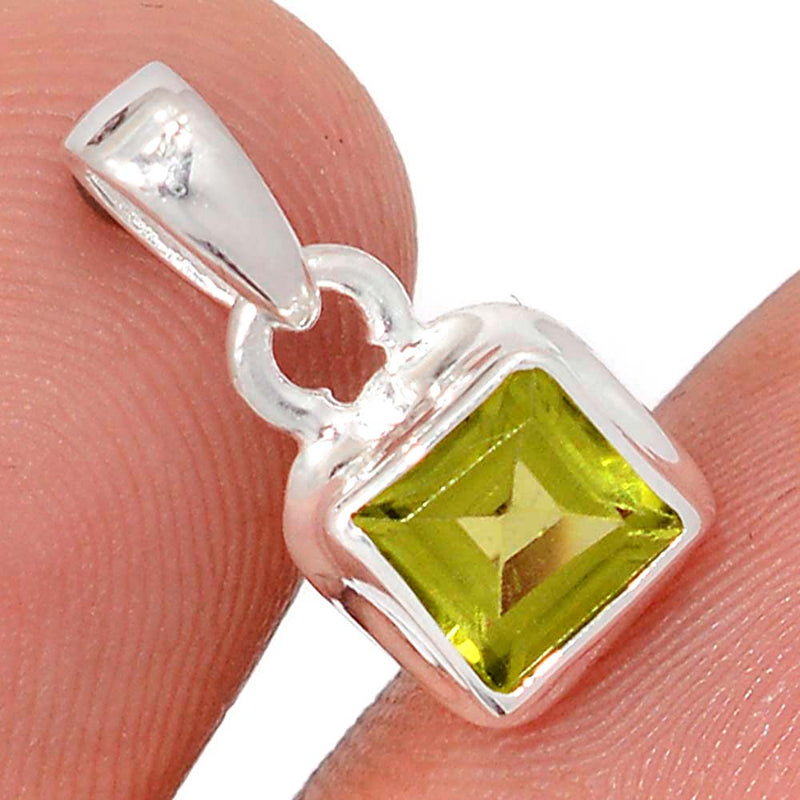 0.6" Peridot Pendants - PDTP634