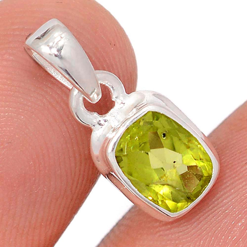 0.7" Peridot Pendants - PDTP636