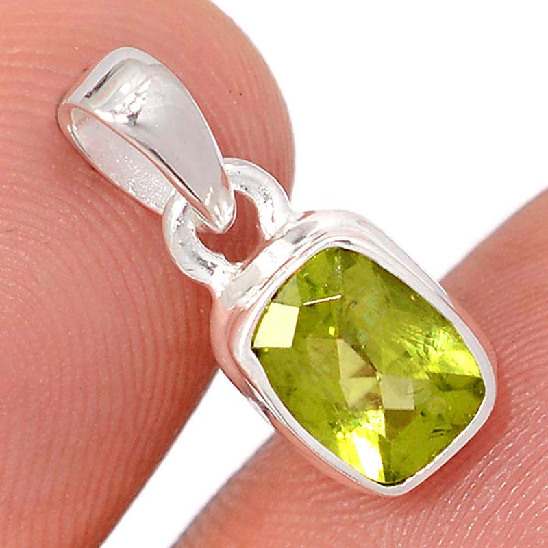 0.6" Peridot Pendants - PDTP637