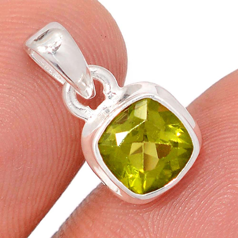0.6" Peridot Pendants - PDTP638