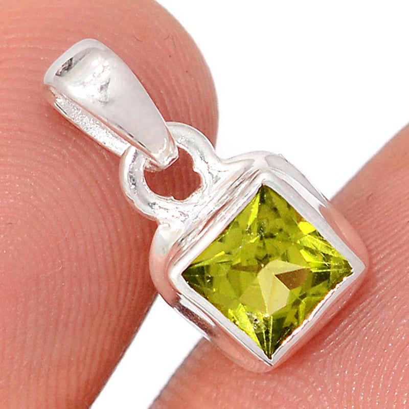 0.6" Peridot Pendants - PDTP640