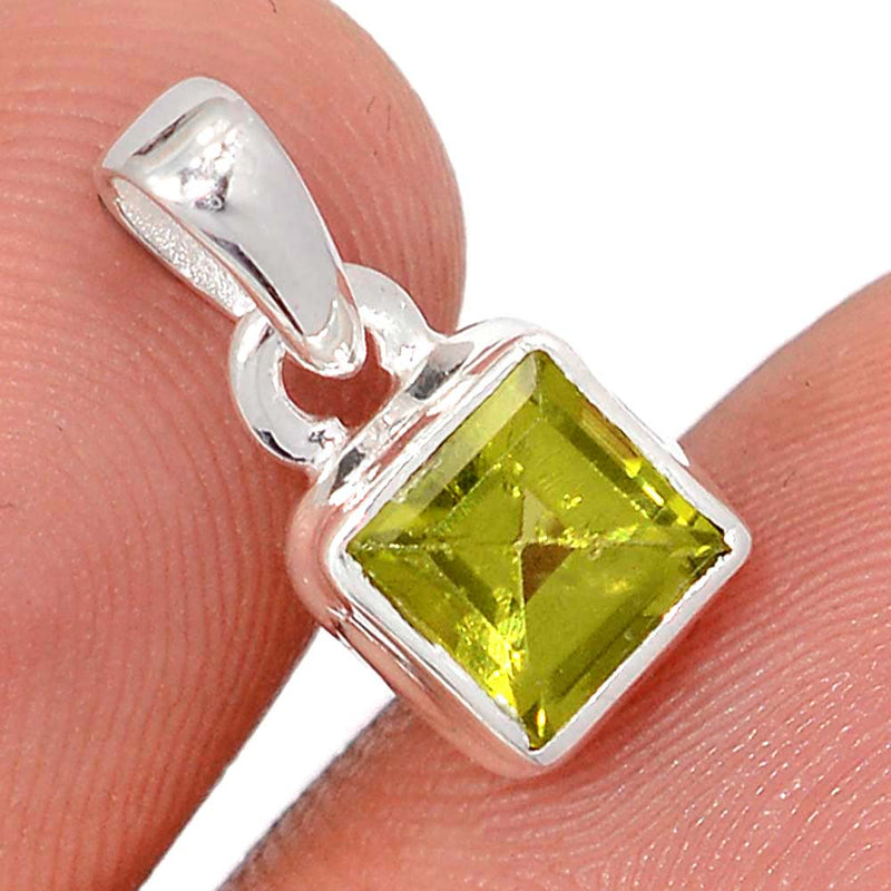 0.6" Peridot Pendants - PDTP643