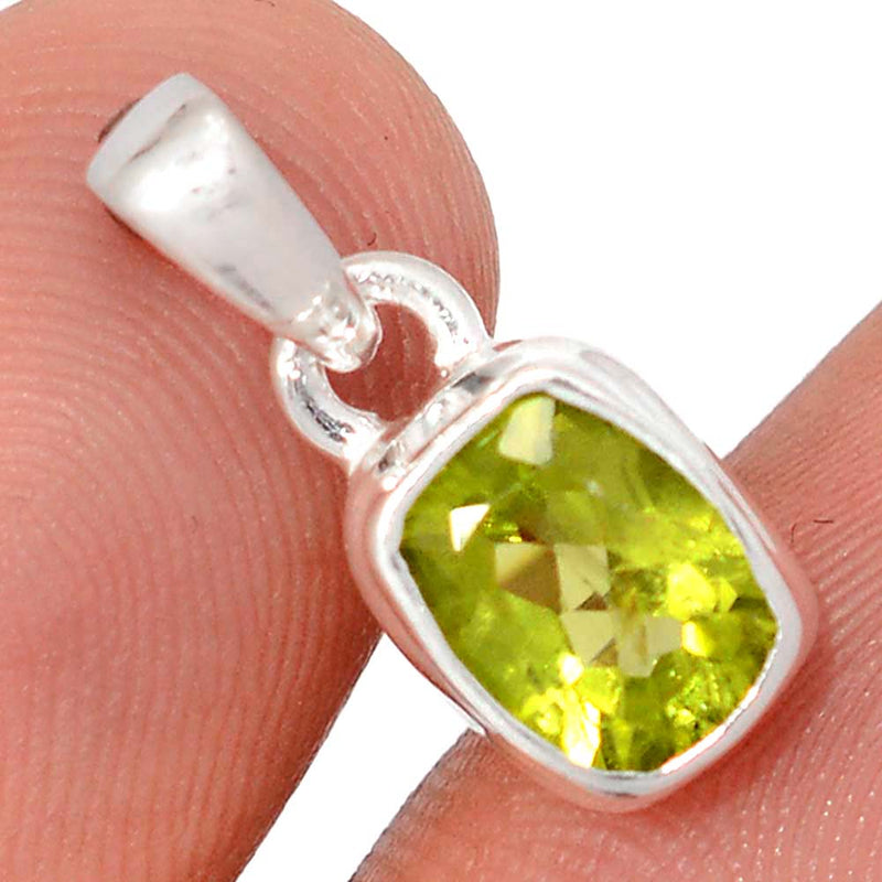 0.6" Peridot Pendants - PDTP647