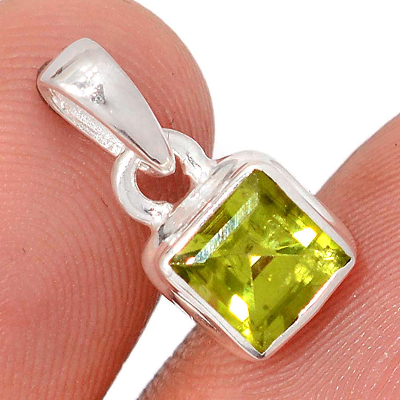 0.6" Peridot Pendants - PDTP651