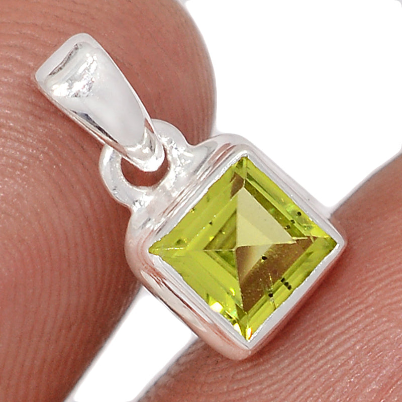 0.6" Peridot Pendants - PDTP664