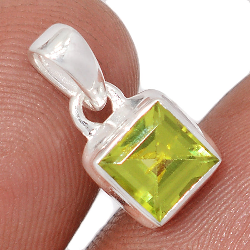 0.6" Peridot Pendants - PDTP672