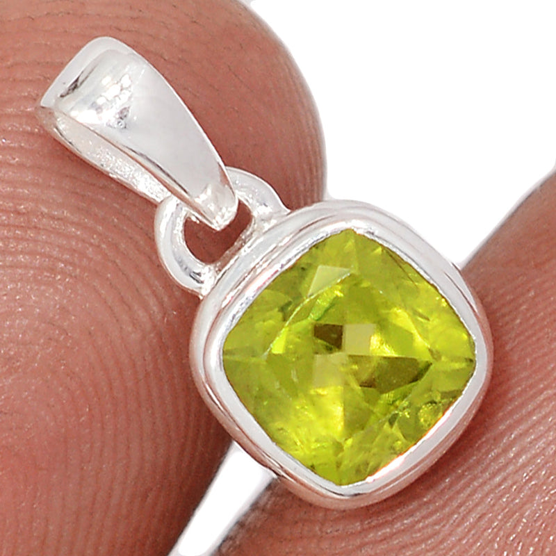 0.6" Peridot Pendants - PDTP682
