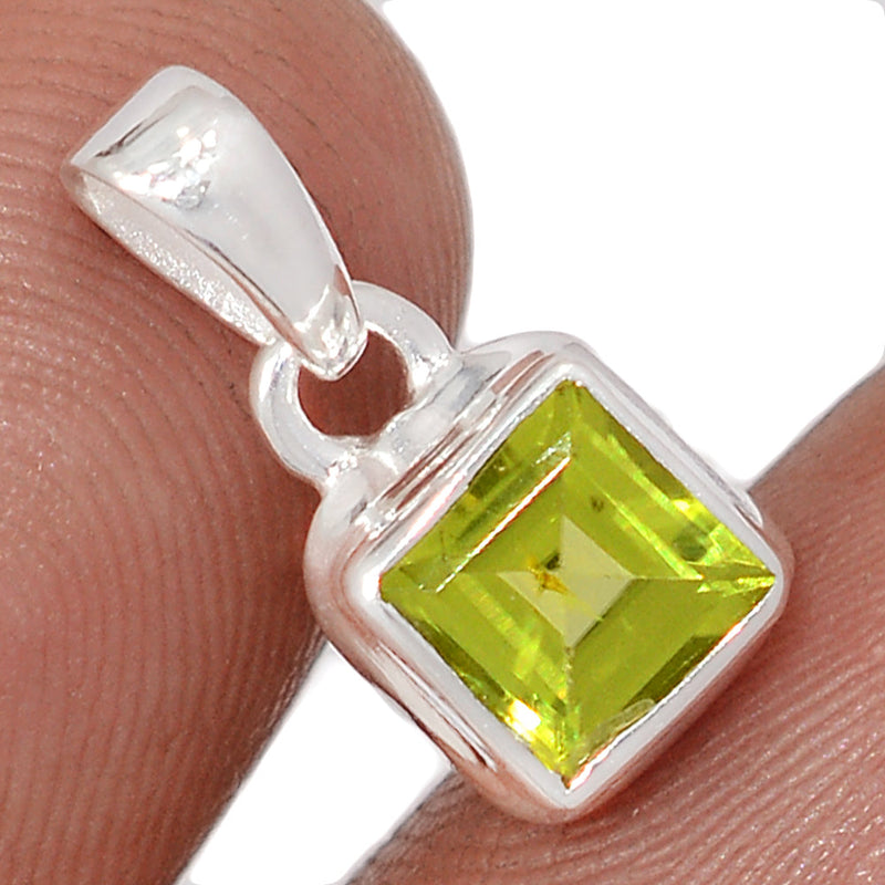 0.6" Peridot Pendants - PDTP684
