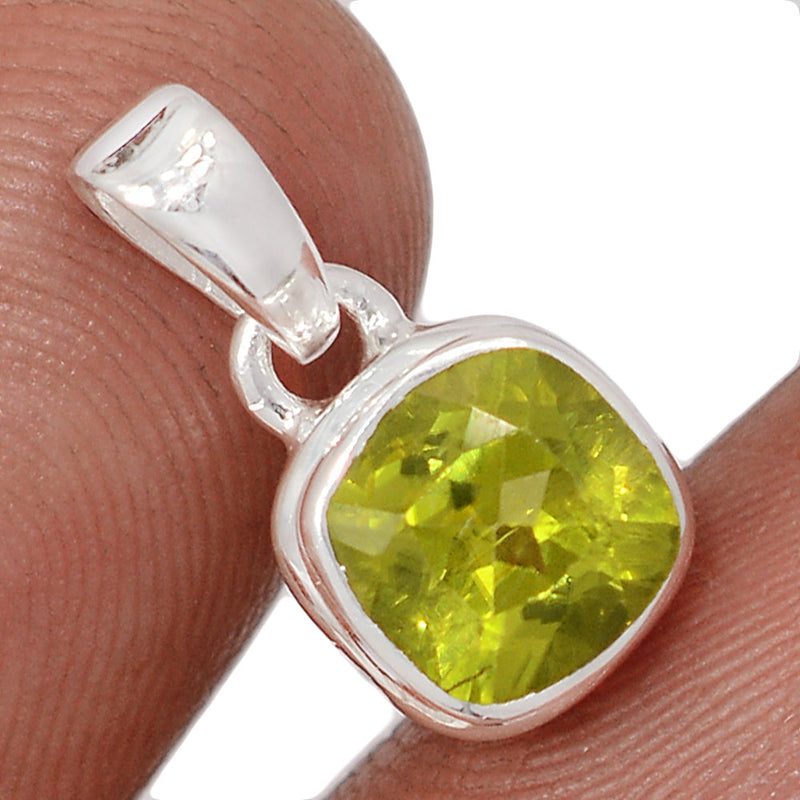 0.6" Peridot Pendants - PDTP685