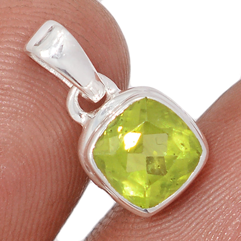 0.6" Peridot Pendants - PDTP687