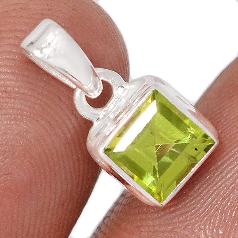 0.6" Peridot Pendants - PDTP689