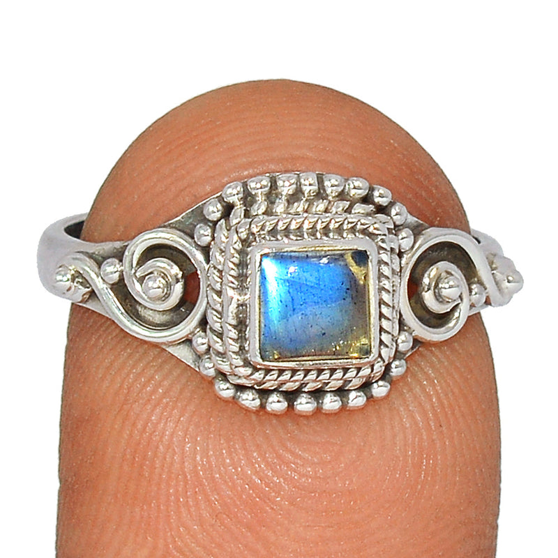 Small Filigree - Blue Fire Labradorite Ring - BFLR826