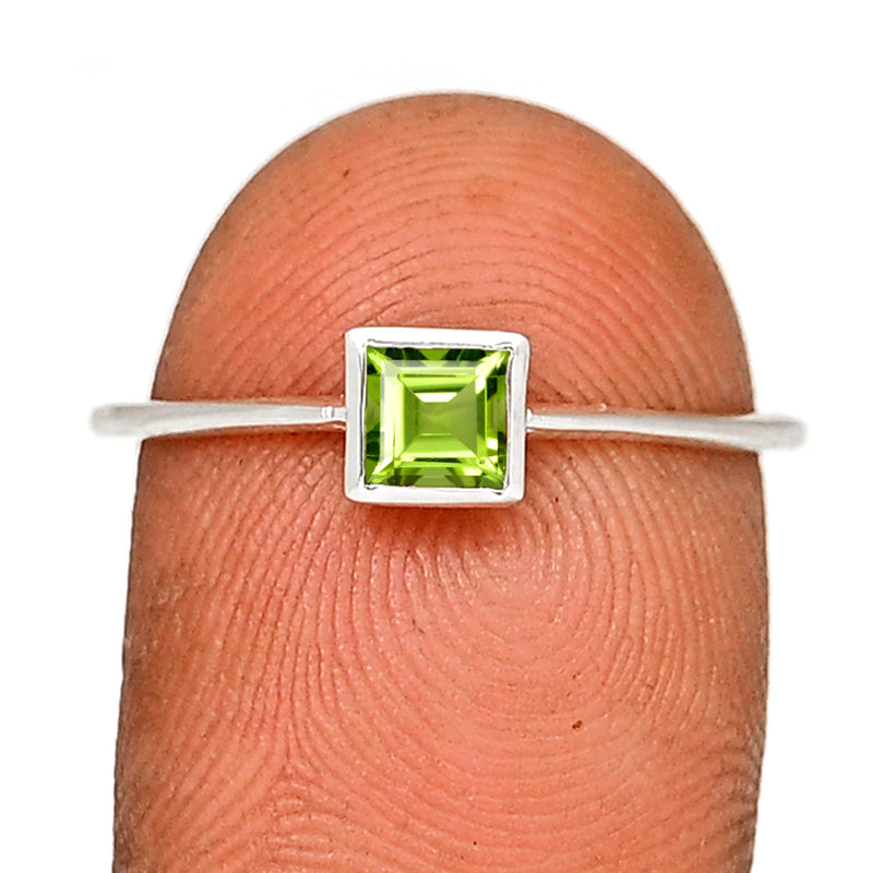 4*4 MM Square - Peridot Ring - CB-R824P Catalogue