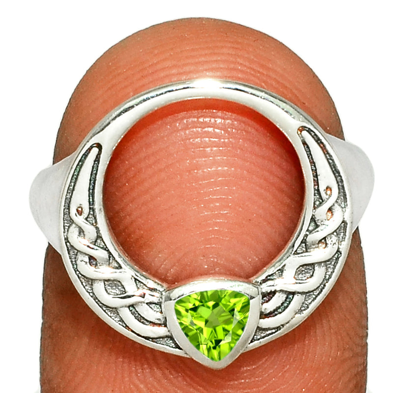 Celtic - Peridot Silver Ring - CCR505-P Catalogue