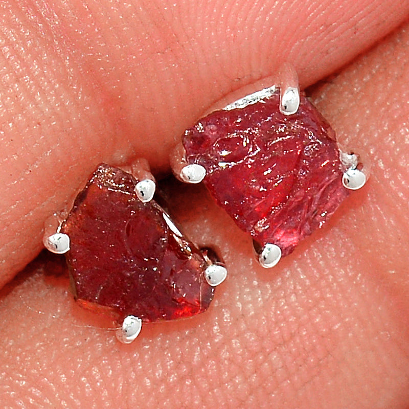 Claw - Garnet Rough Studs - GNRS14