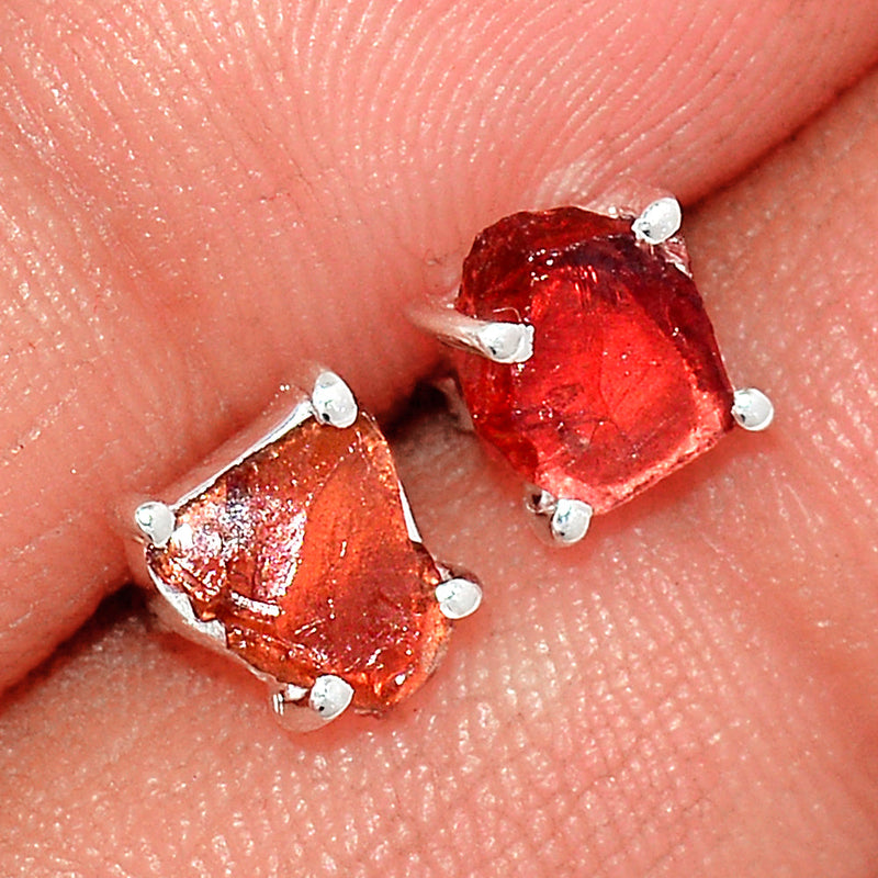 Claw - Garnet Rough Studs - GNRS25