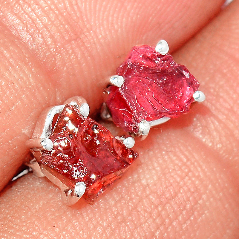 Claw - Garnet Rough Studs - GNRS38