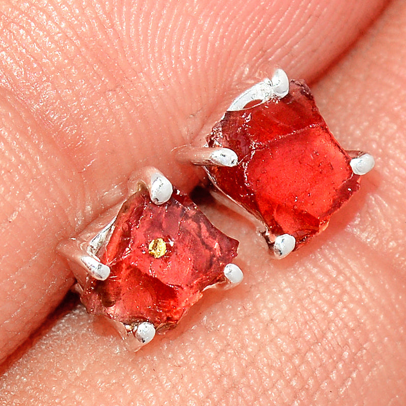 Claw - Garnet Rough Studs - GNRS65