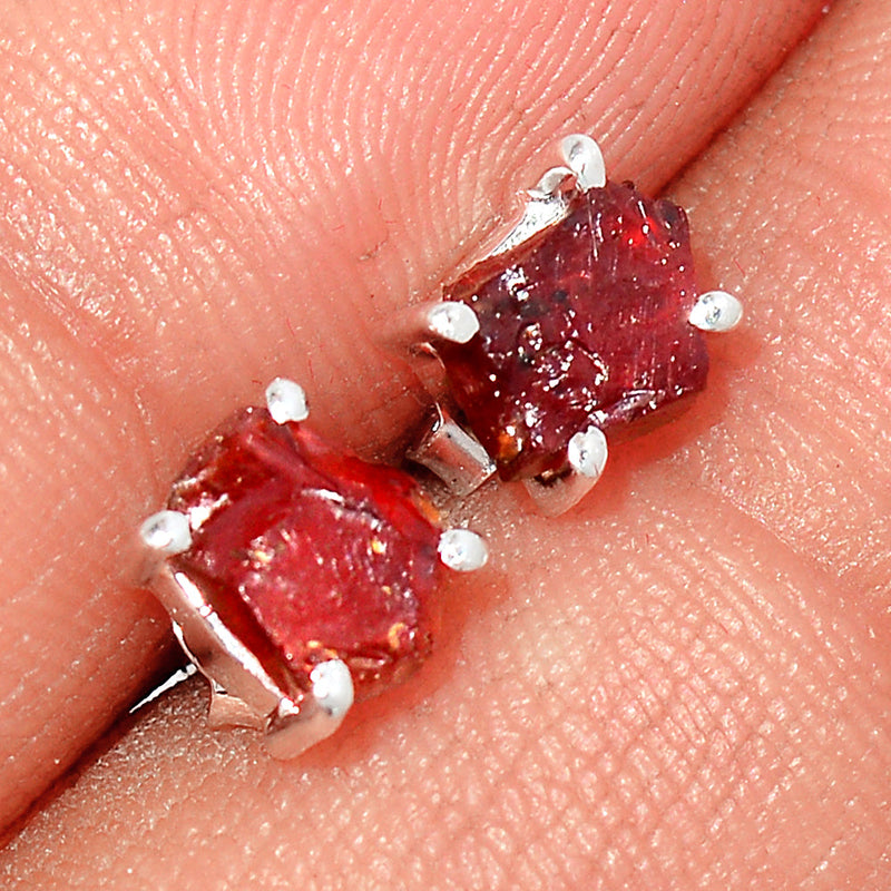 Claw - Garnet Rough Studs - GNRS74