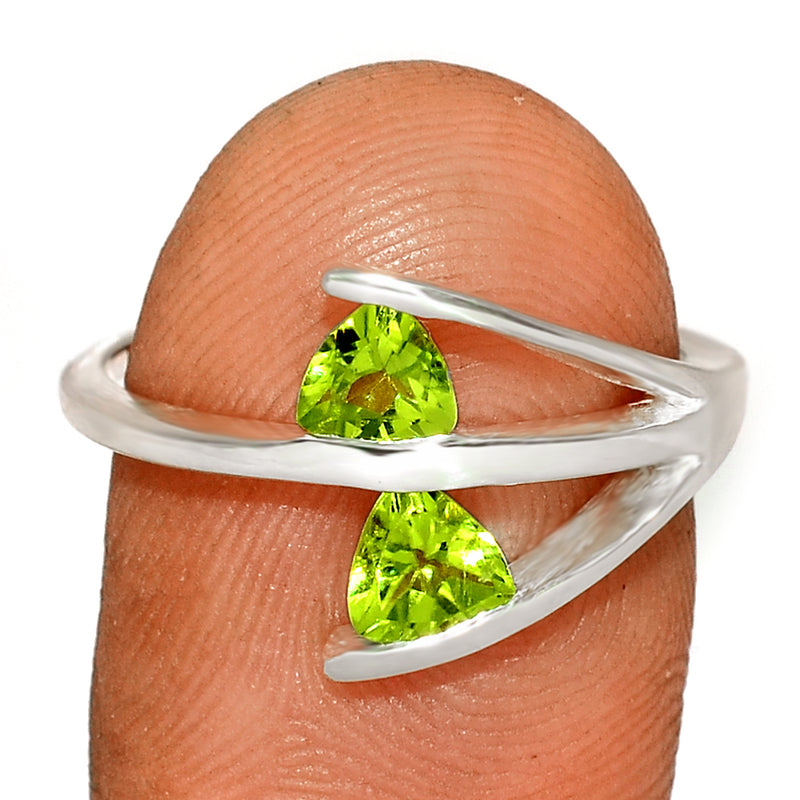 4*4 MM Trillion - Peridot Silver Ring - R5069P